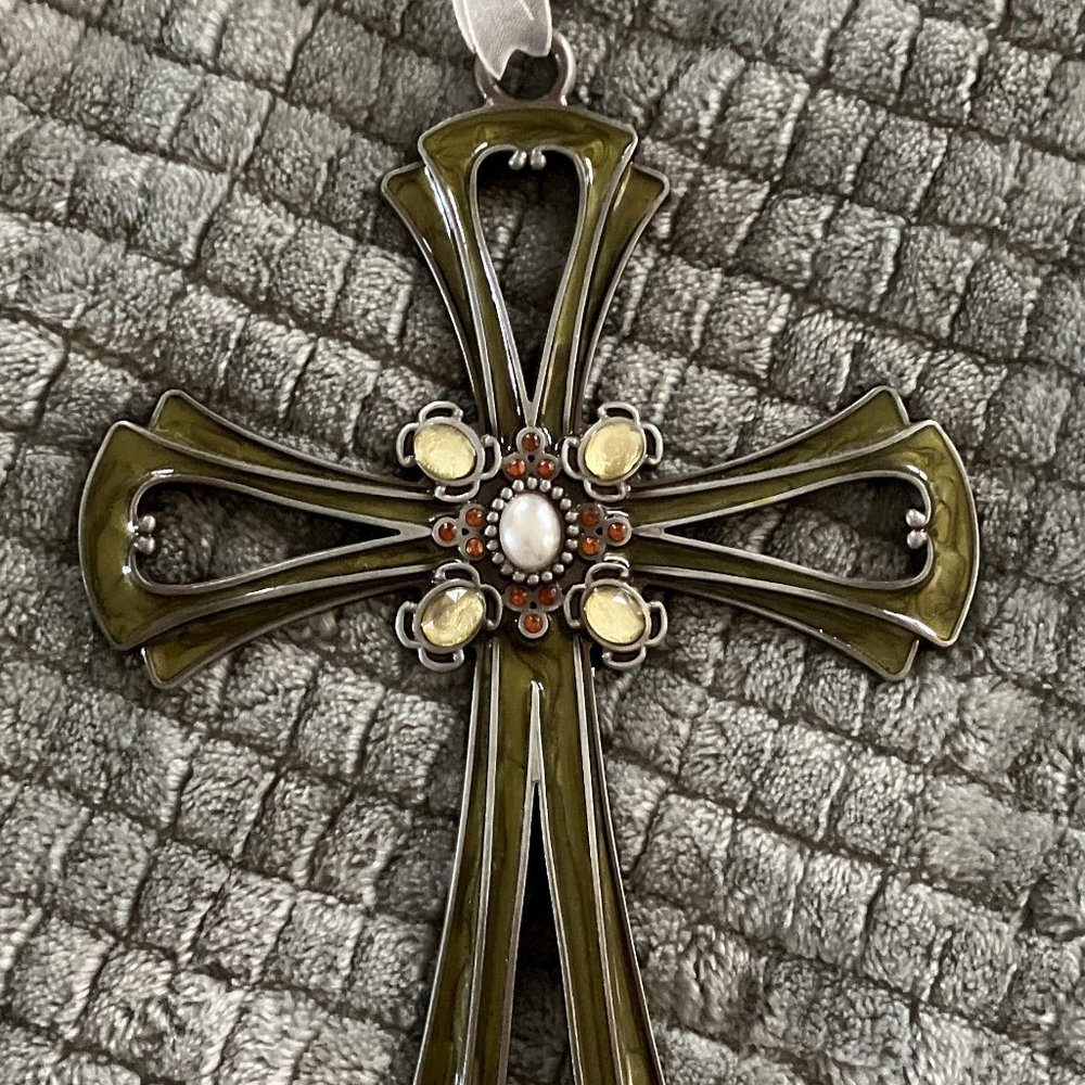 Metal cross ornament